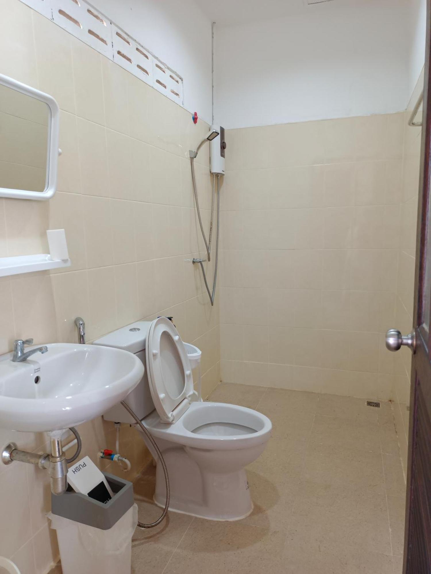 B&N House Apartment Nai Yang Luaran gambar